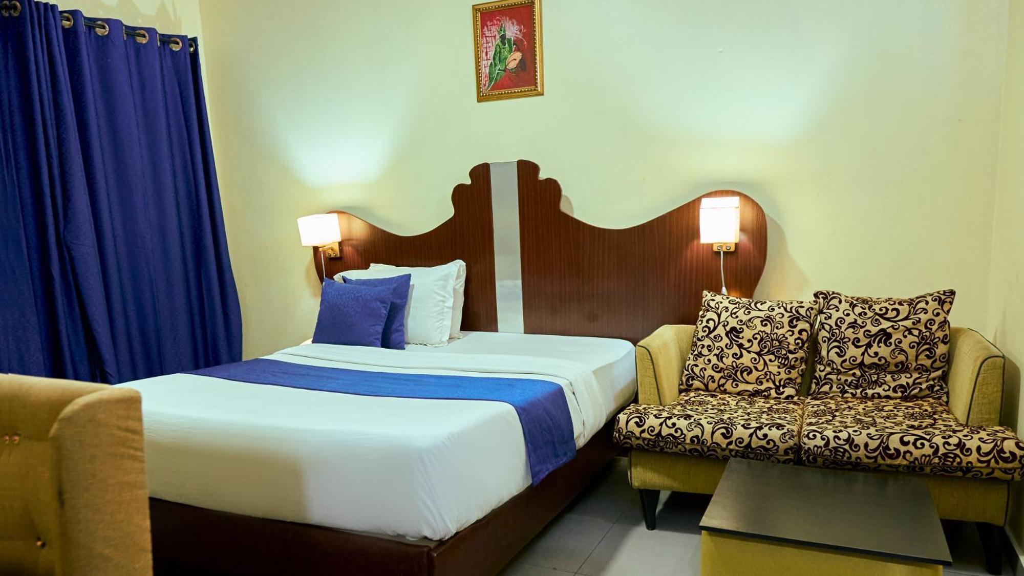 Crownedge Hotels Ikeja Exterior photo