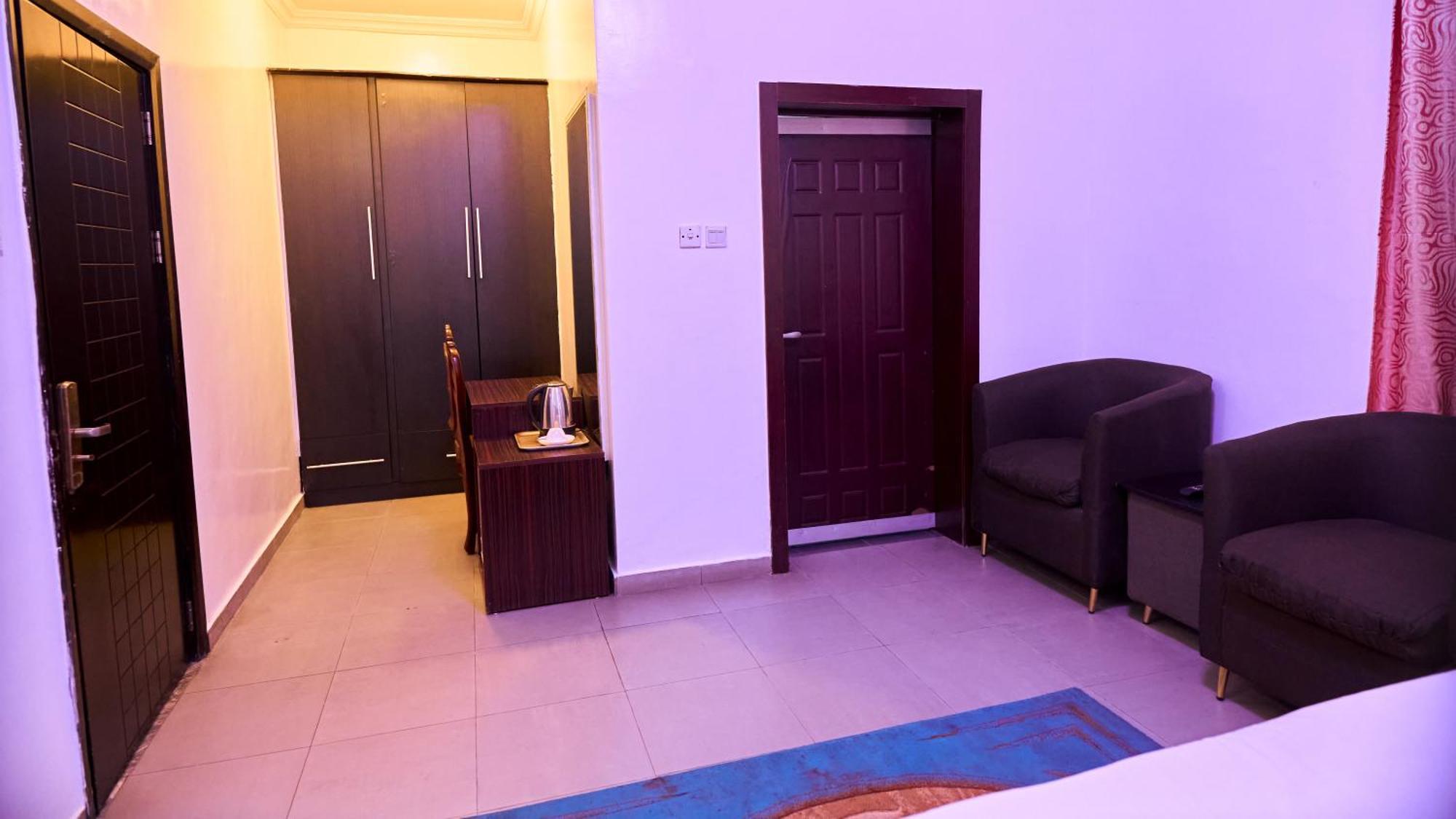 Crownedge Hotels Ikeja Exterior photo