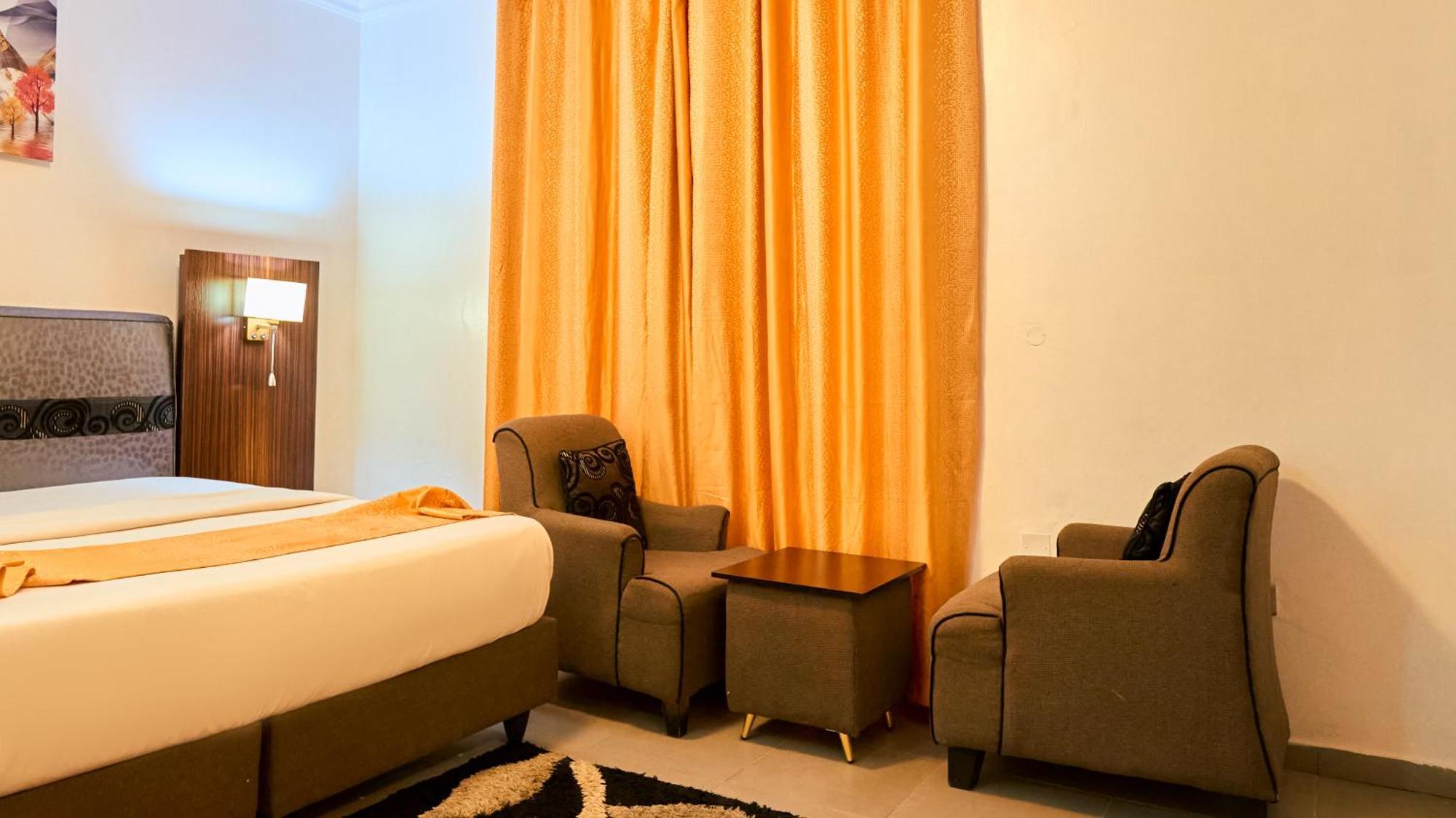 Crownedge Hotels Ikeja Exterior photo