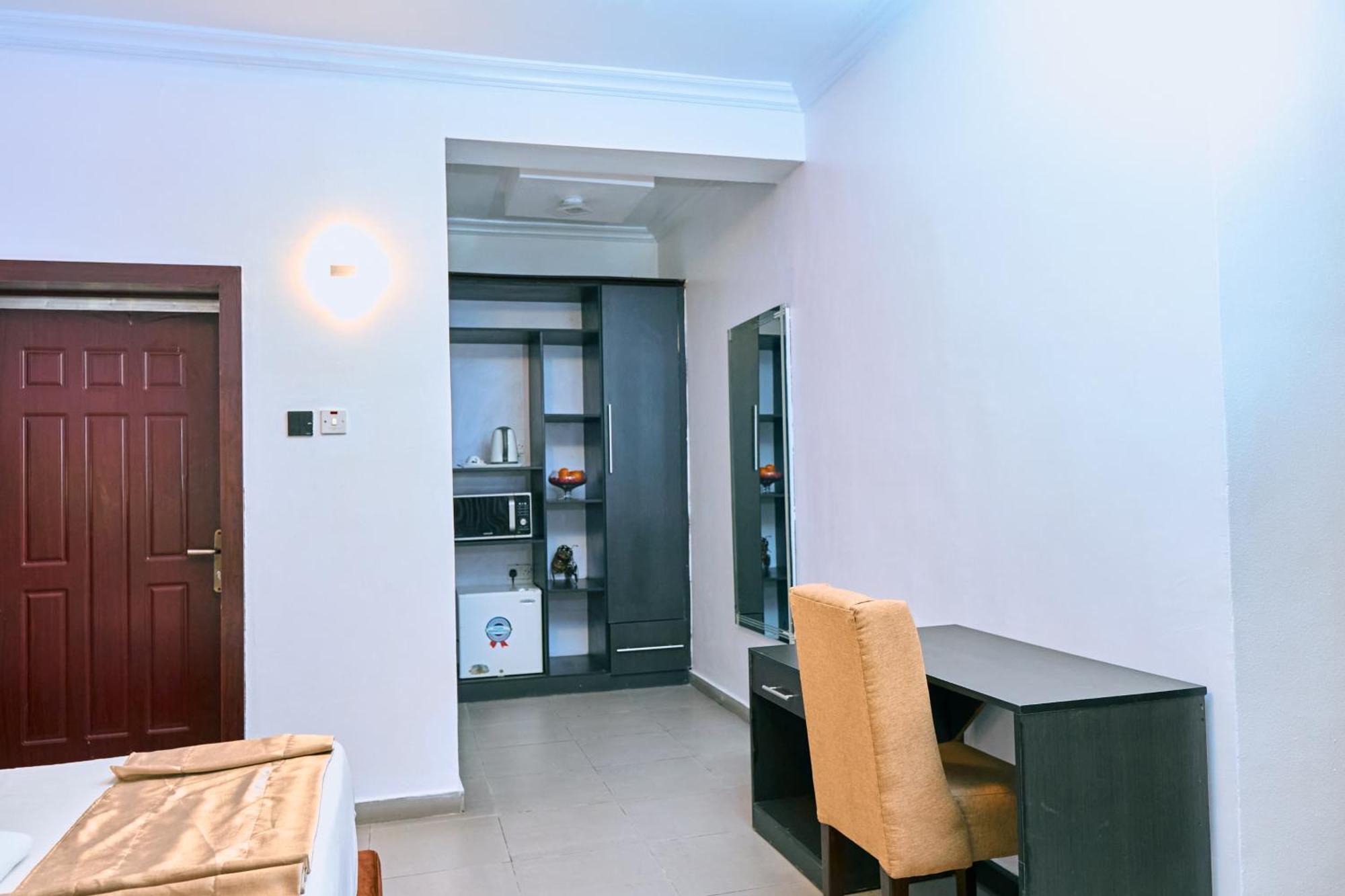 Crownedge Hotels Ikeja Exterior photo