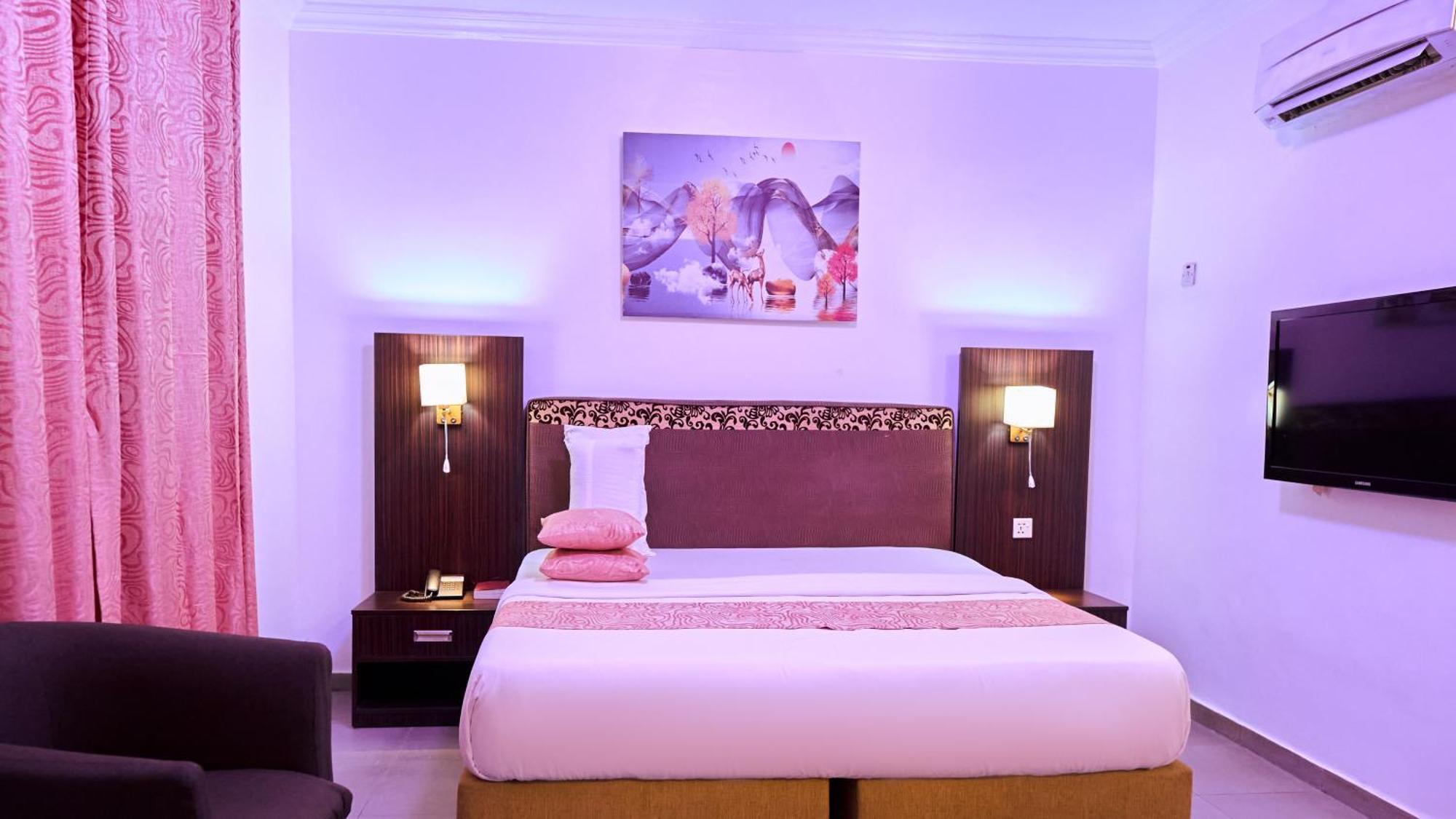 Crownedge Hotels Ikeja Exterior photo