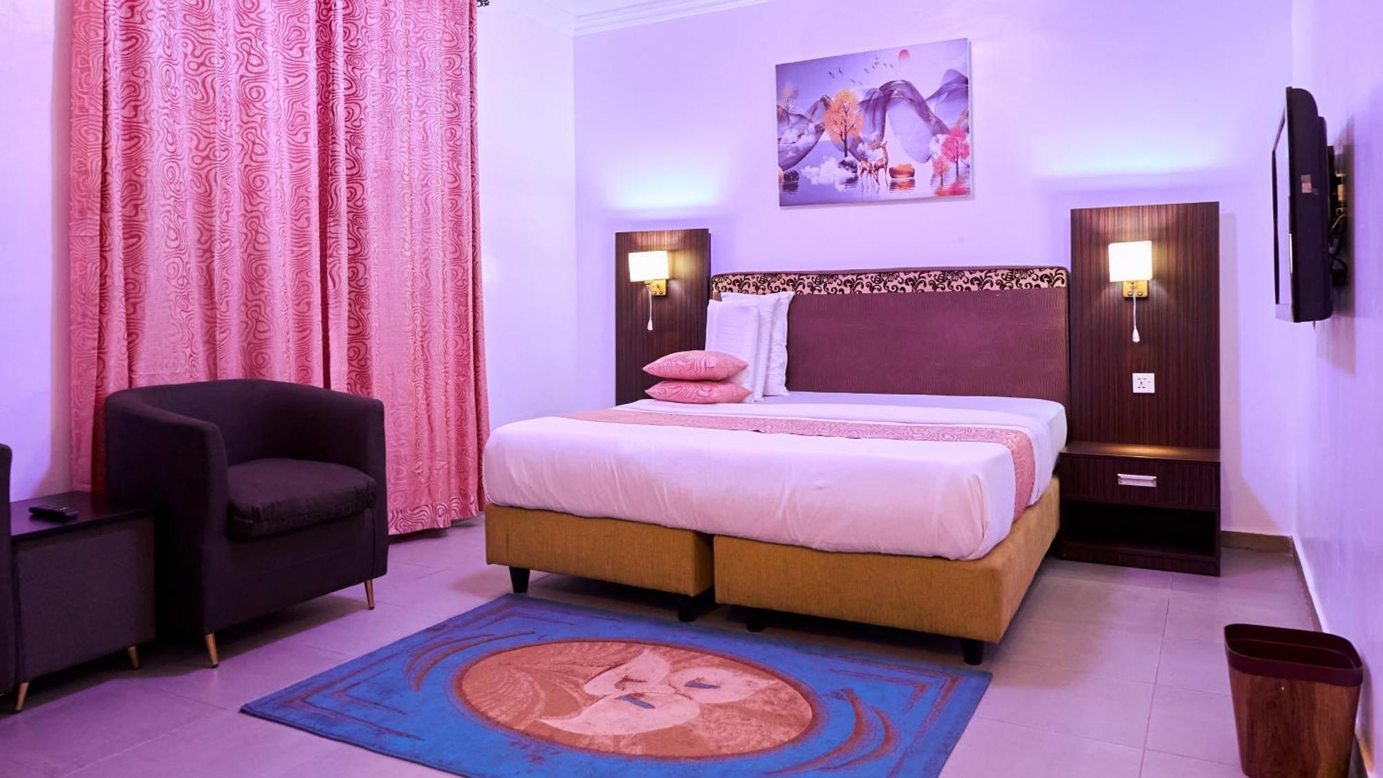 Crownedge Hotels Ikeja Exterior photo