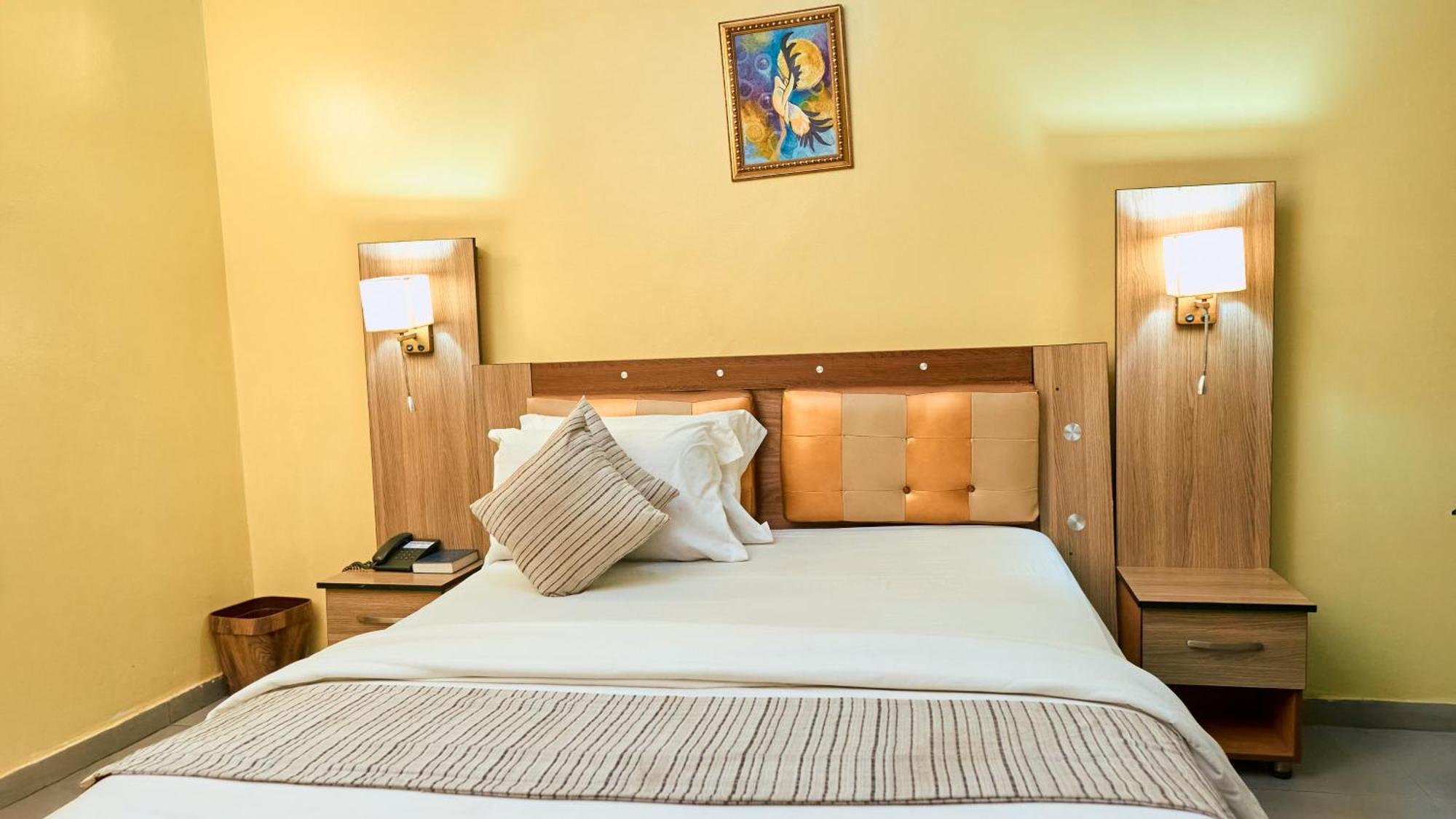 Crownedge Hotels Ikeja Exterior photo