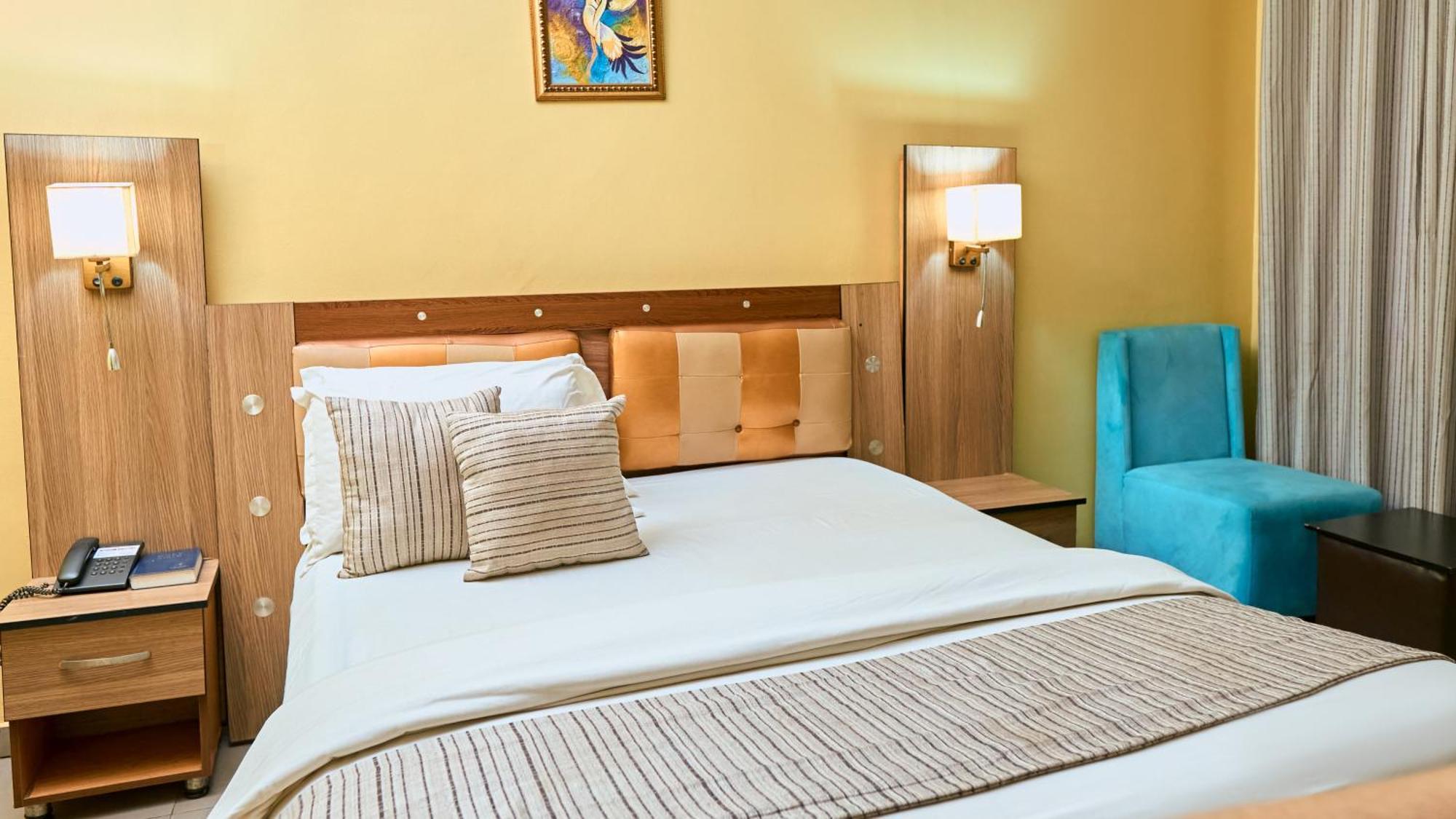 Crownedge Hotels Ikeja Exterior photo